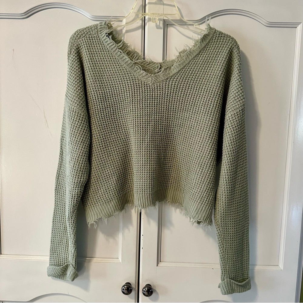 moon & madison Sage V-Neck Sweater with Frayed Hem Women’s Large